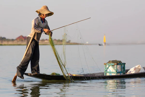 Técnica de pesca birmanesa — Fotografia de Stock