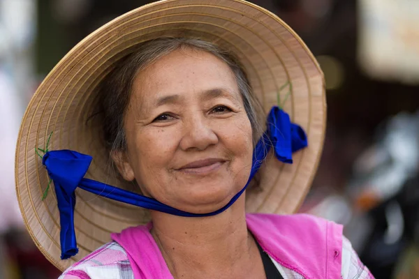 Lustiger vietnamesischer Senior — Stockfoto