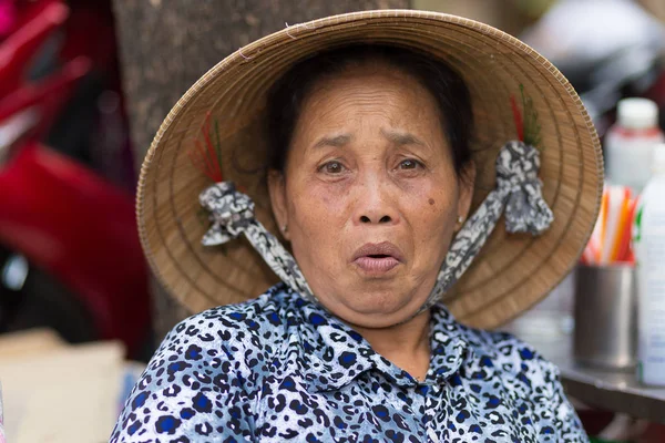 Divertente vietnamita senior — Foto Stock