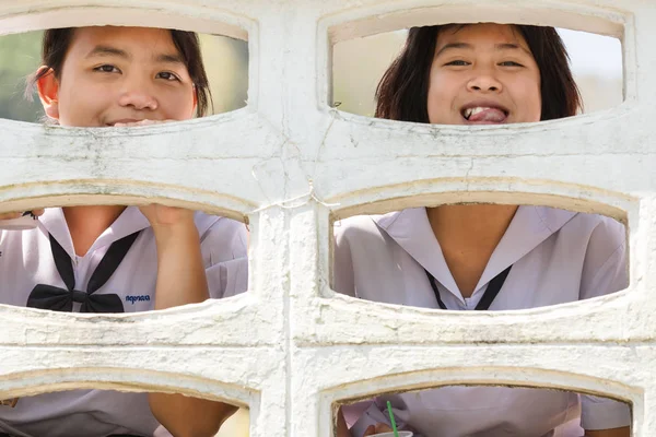 Alumnos tailandeses alegres —  Fotos de Stock