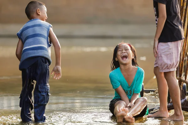 Тайские дети бледнеют — стоковое фото