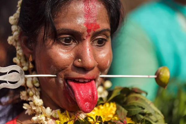 Hindu woman devotee with pierced tongue — Stock Photo, Image