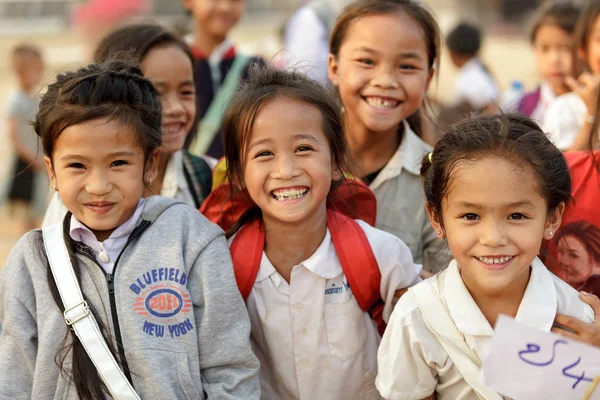 Laos çocuk grubu — Stok fotoğraf