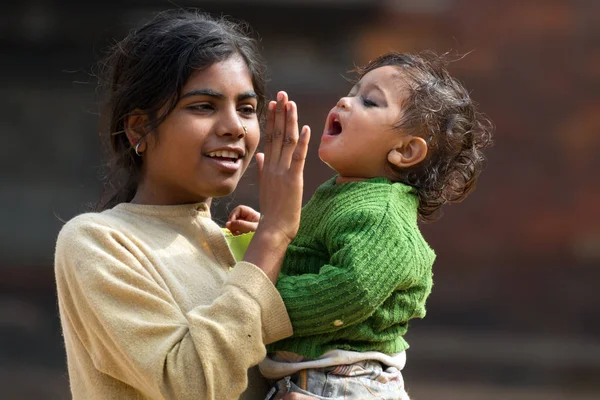 Νεπάλ κορίτσι και τον αδελφό της — Φωτογραφία Αρχείου