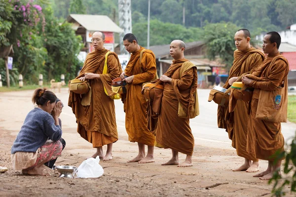 Buddhist monks alms in Thailand — Stock Photo, Image