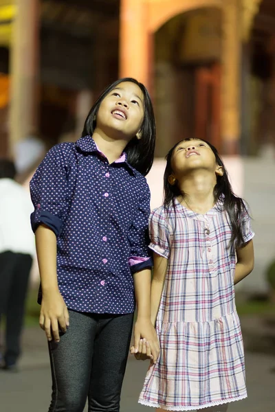 Kleine thailändische Mädchen — Stockfoto