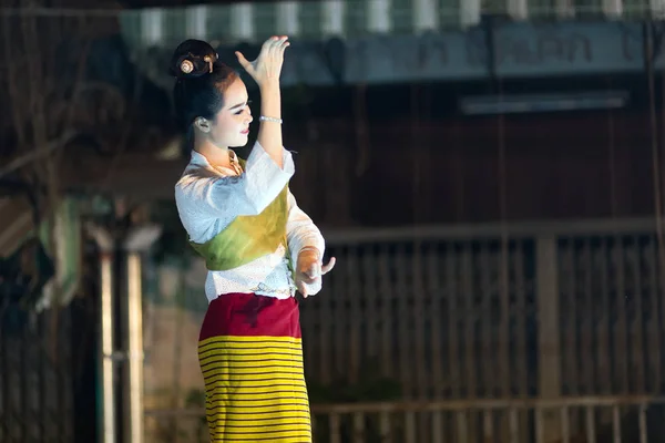 Thailändsk traditionell dans — Stockfoto