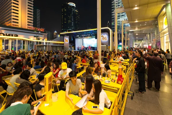 Outdoor restaurant in Bangkok — Stock Photo, Image