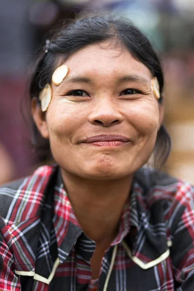 Burmese woman seller — Stock Photo, Image
