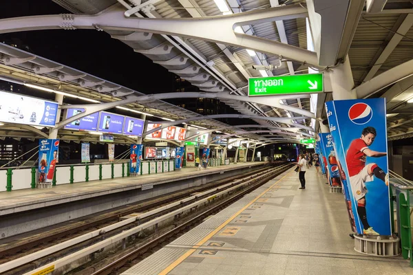 Bangkok skytrain Platform — Stock Photo, Image