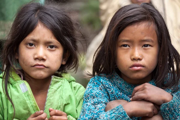 Duas meninas nepalesas — Fotografia de Stock