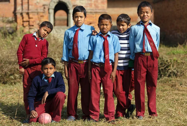 Equipo de fútbol infantil nepalí —  Fotos de Stock