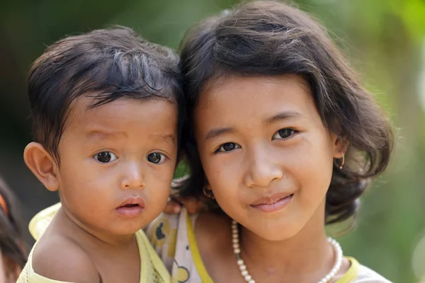 Cambodian kids posing — Stock Photo, Image