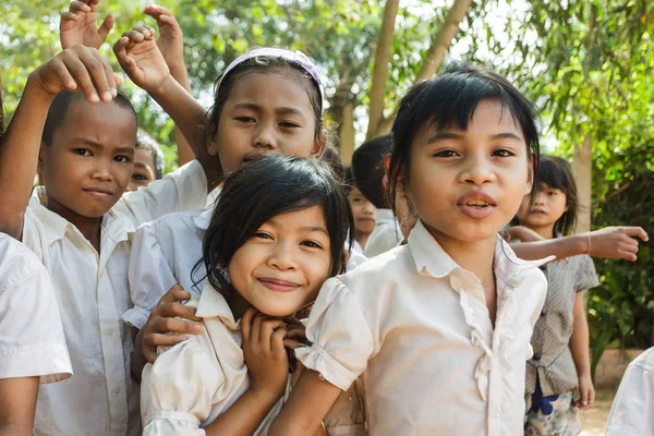 Portrait de petite fille cambodgienne — Photo