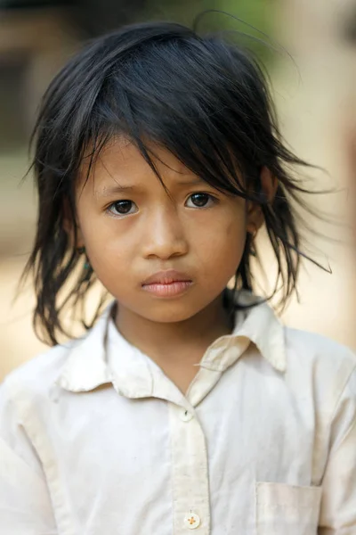 Portrait de petite fille cambodgienne — Photo