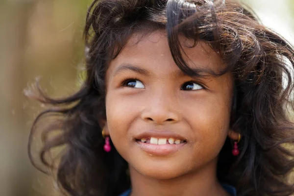 Cambodjaanse weinig meisje portret — Stockfoto