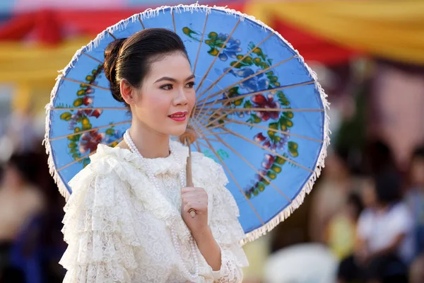 Thaise vrouw traditionele kleding — Stockfoto