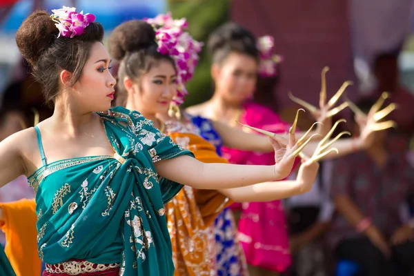 Traditionelle thailändische Tänzer — Stockfoto