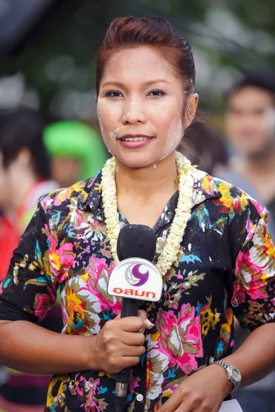 Television reporter woman in Thailand — Stock Photo, Image
