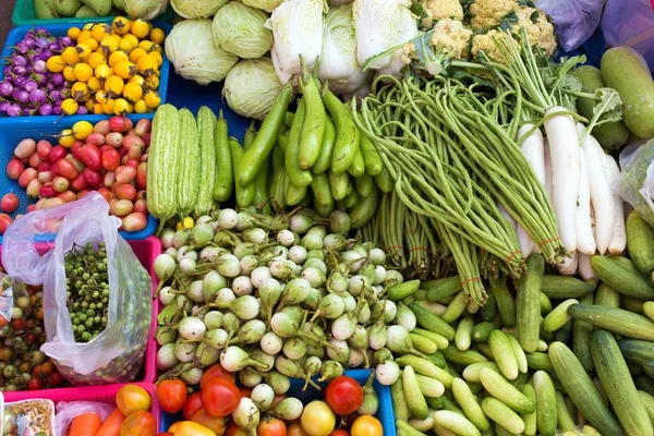 Tropiska grönsaker på marknaden — Stockfoto