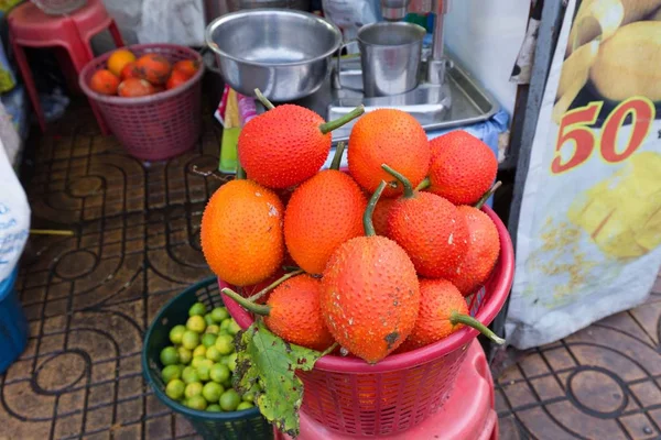 Gac frutas no mercado — Fotografia de Stock