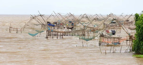 Panorama das redes de pesca gigantes — Fotografia de Stock