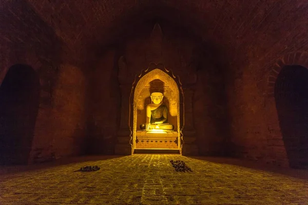 Geceleri gizli Buddha Tapınağı — Stok fotoğraf