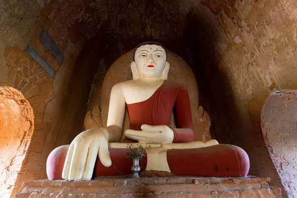 Červené lakované Buddha — Stock fotografie