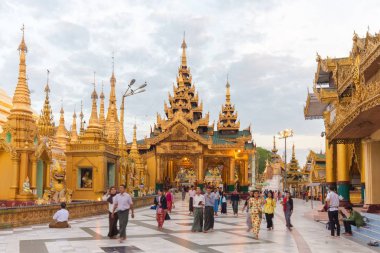 Swedagon pagoda Rangoon içinde