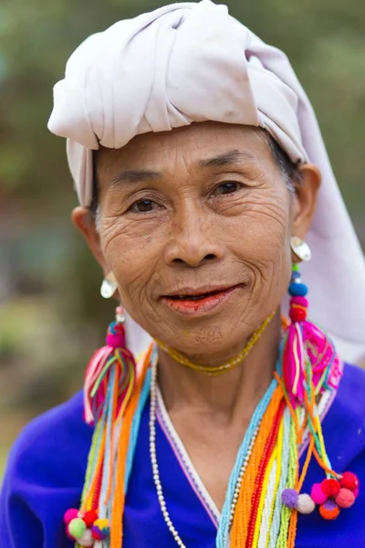 Портрет женщины из племени карен — стоковое фото