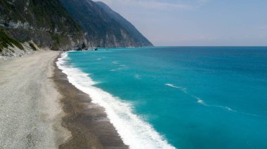 Ching Shui cliff derin mavi su