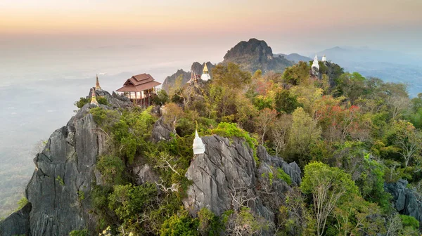 Vista aérea sobre la montaña en Tailandia — Foto de Stock