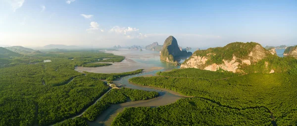 Vista aérea paronámica de la bahía de Phang Nga — Foto de Stock