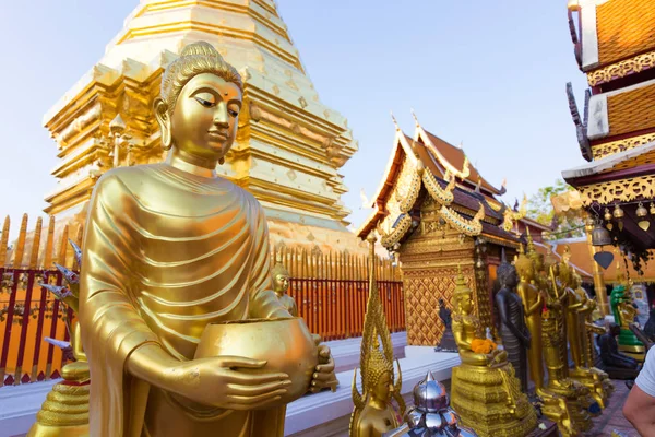 Gouden boeddha standbeeld in Thailand — Stockfoto