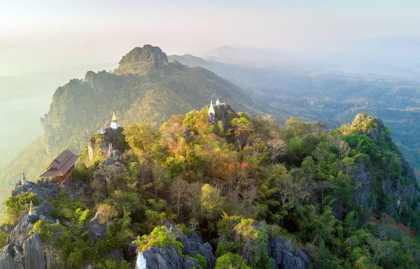 Vista aérea sobre la montaña en Tailandia — Foto de Stock