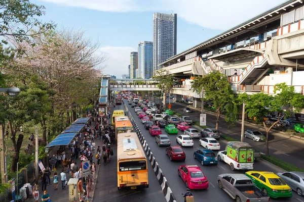 Affollata area del mercato Chatuchak a Bangkok — Foto Stock