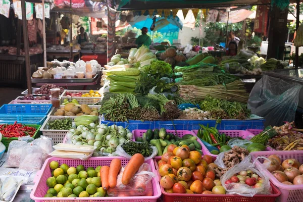 Banca de legumes no mercado tailandês — Fotografia de Stock