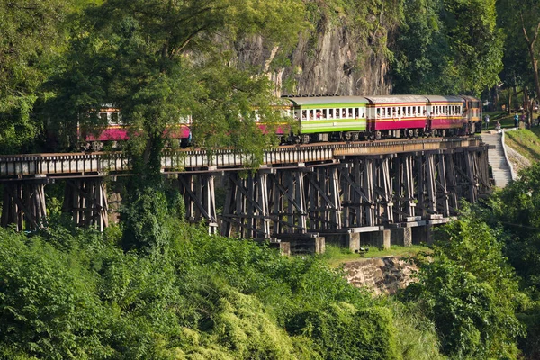 Tren colorido en el tren de la muerte —  Fotos de Stock