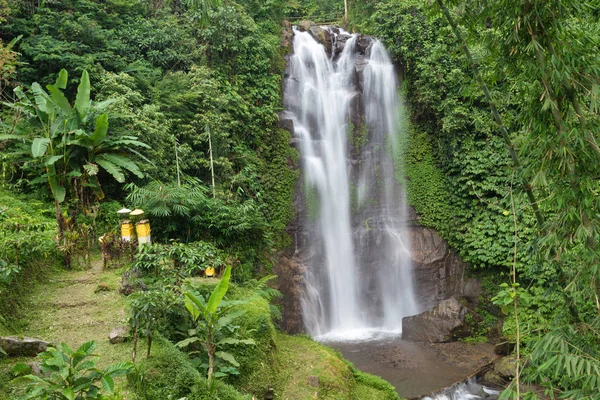 Golden valley vattenfall i Bali — Stockfoto