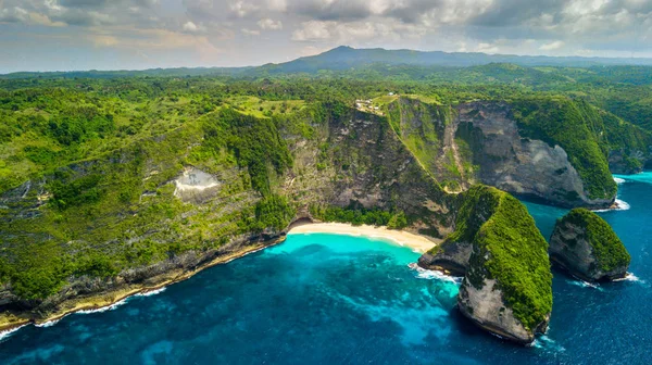 Piscina naturale sulla spiaggia di Bali — Foto Stock