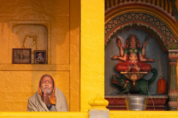 Indian man praying — Stock Photo, Image