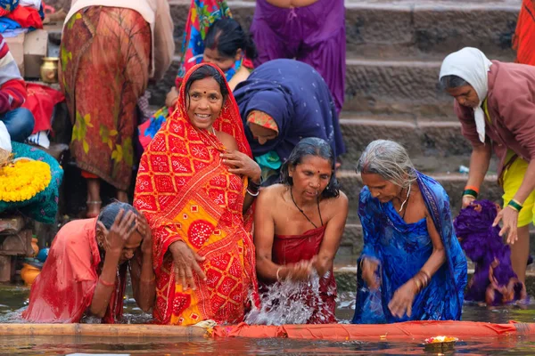 Hindu Ganges rio banho sagrado — Fotografia de Stock