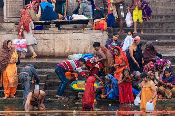 Hindu Ganges rio banho sagrado — Fotografia de Stock