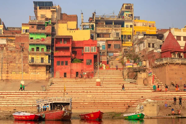 Východ slunce nad městem Varanasi — Stock fotografie