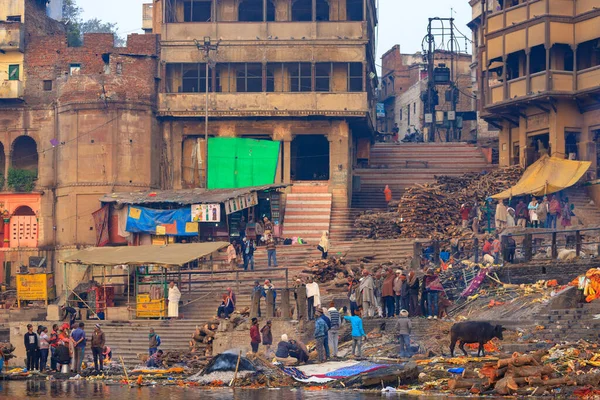Indická kremace ve Varanasi — Stock fotografie