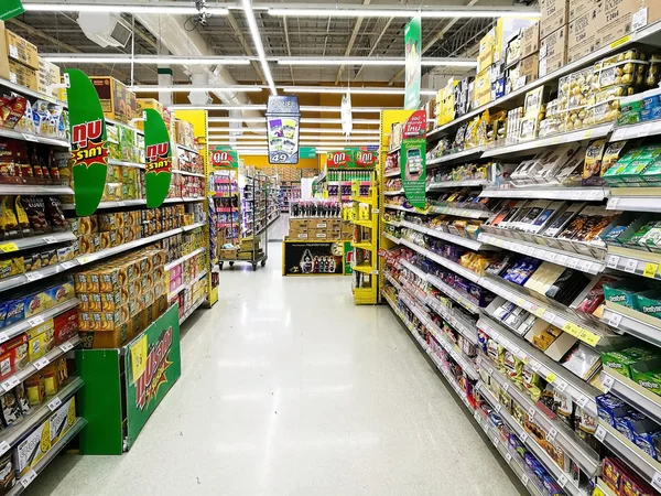 Snacks på Tesco Lotus — Stockfoto