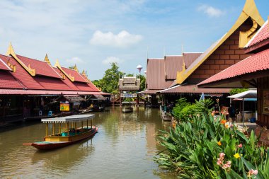  Mulk Bua Chom Suüstü Pazarı.