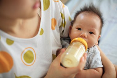 breastmik şişe annen beslemeleri 