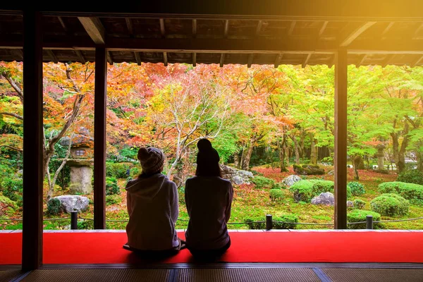 Chicas japonesas en el templo de enkoji, Kyoto —  Fotos de Stock