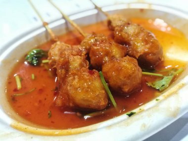 Closeup kızarmış karides veya balık topları 